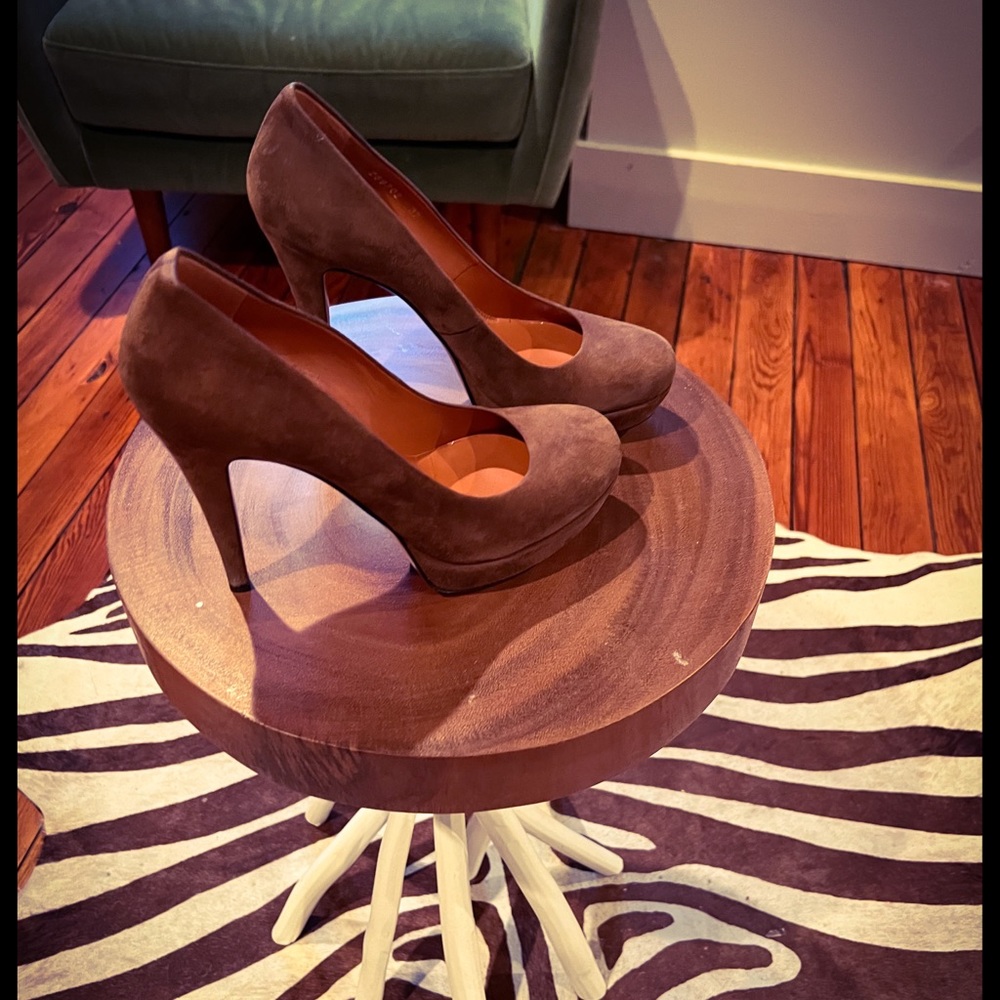Gucci Brown Suede Pumps 37